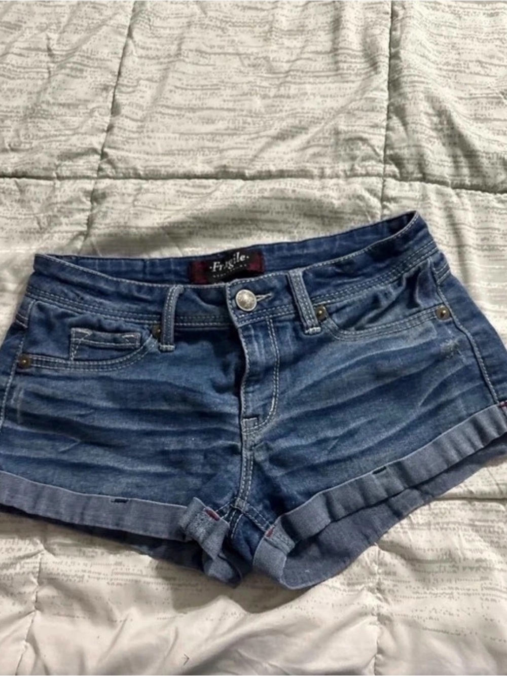 Fragile Women’s Indigo Rolled-Hem Jean Shorts